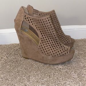 Chinese Laundry Summer Suede Wedges